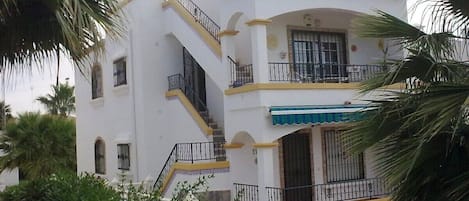 Lovely 2nd floor apartment with veranda and roof terrace, pool at rear. wifi tv.