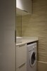 Salle de bain avec lave linge
