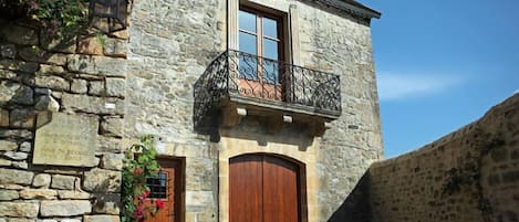 Entrance of the apartment, in the village of Beynac