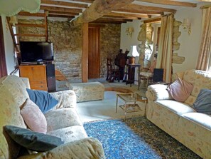 Alternative view of lounge