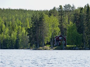 Am äusseren Ende einer Bucht, den See vor der Haustür!