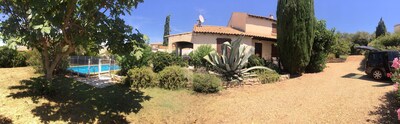 Prop. Piscina (vallado), Aire acondicionado, Wi-Fi, Smart TV, Cerca del mar, Gr. Jardín, comf. Exh.