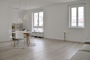 dining table with view to the 'reading area', all windows to courtyard