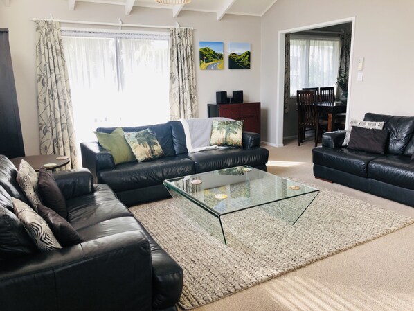 Lounge - spacious, comfortable and warm