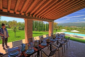 Outdoor dining