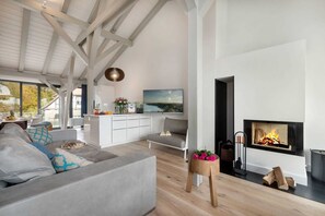 Wohnzimmer und Küche -OG