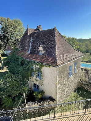 Maison Lafeuille with pool behind, viewed from above.
