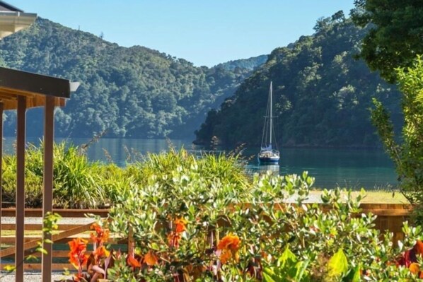 Ngakuta bay waterfront 