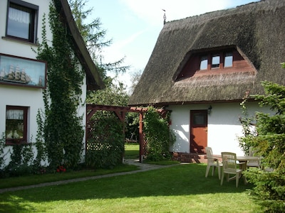  You live in a quiet location under a typical thatched roof in Prerow