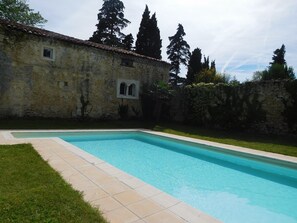 piscine dans le cloitre
