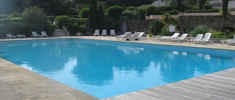 piscine chauffée dès le printemps.