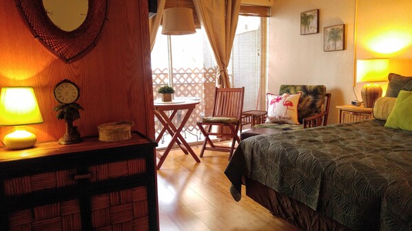 Tropical Studio, Full Bed