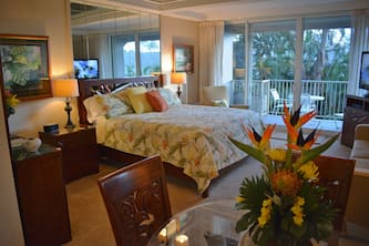 Beautifully Decorated Whaler Studio at The Whaler on Ka'anapali Beach