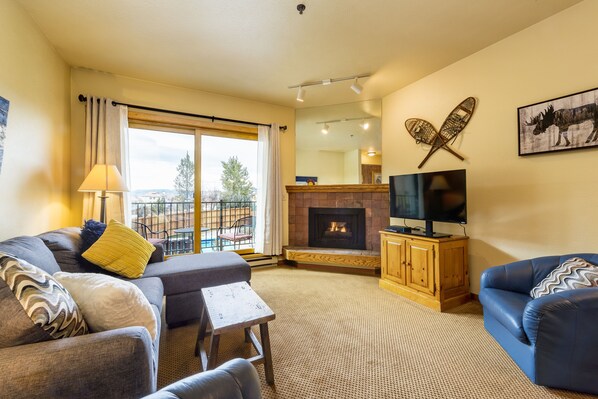 Everything you need in a slope-side condo! Pool view, gas fireplace, smart TV