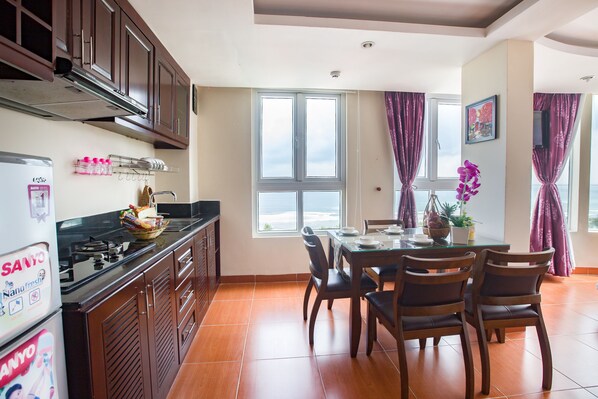 Kitchen and dining table