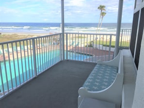 E view from from front door of walkway/balcony with signature Sea Star bench