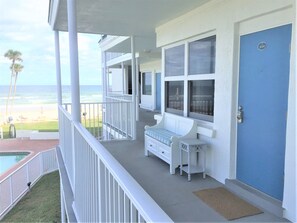 View approaching front door and signature Sea Star bench