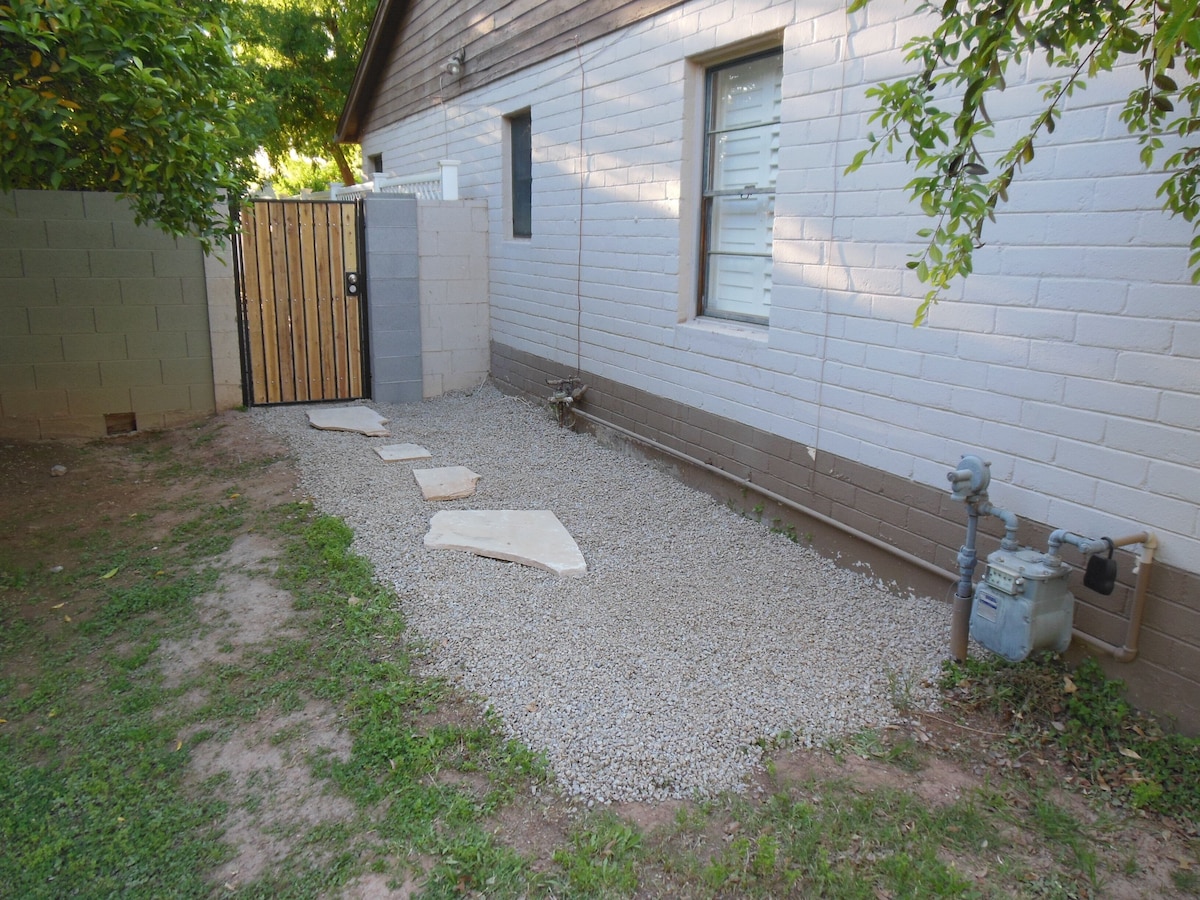Newly Renovated Casita in Mesa, King-Sized Bed and Lightening Fast WiFi