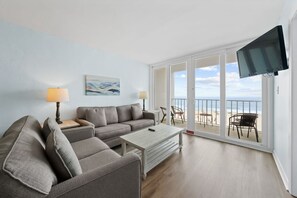 2 Island Shores 457 Living Room