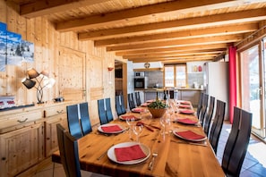 Large dining table for 12 guests in chalet Snow Paradise