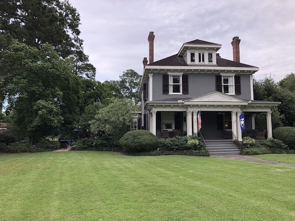 Main House. Guest cottage is to left/rear of house just off of side patio