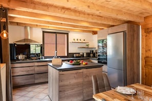 Well equipped kitchen in chalet Snow Star