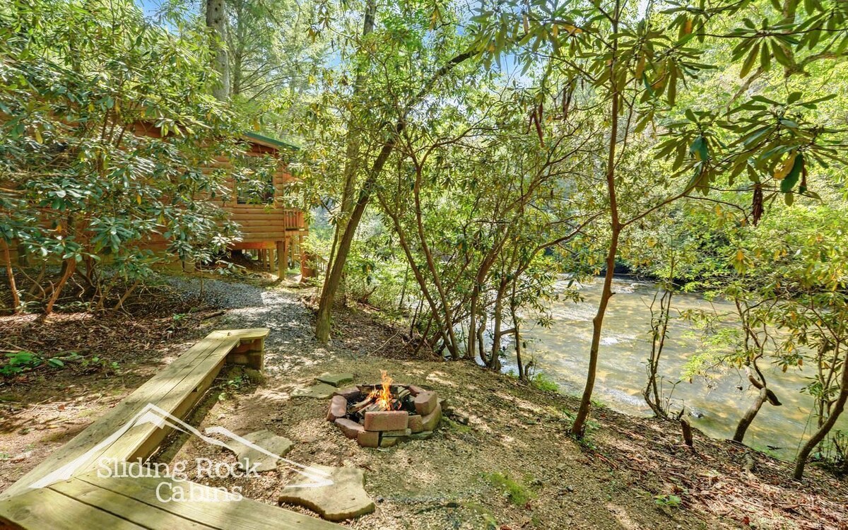 River’s Reach! rustic, hot tub, king bd, fenced yard-pet friendly. ADULT ONLY