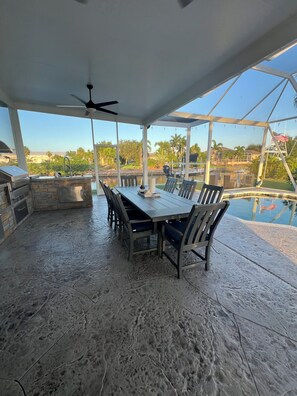 Outdoor dining
