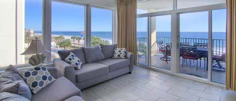 Spectacular views from the living rooms to kitchen