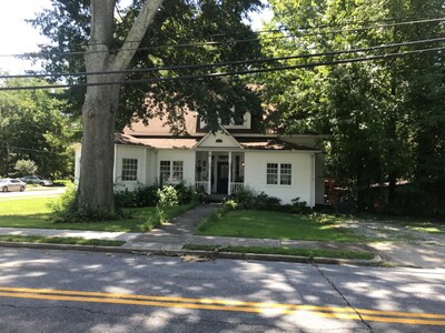 The Zenter BNB Suite #1 in the Heart of Carrollton Georgia