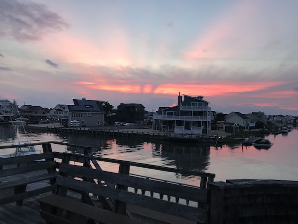 Amazing Bay Views, sunsets and your water toys parked in the backyard