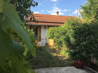 MAISON JARDIN ET TERRASSE. 4 PERSONNES. IDEAL POUR PARIS, DISNEY,BERCY, VINCENES