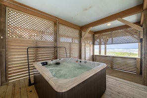 Hot tub and an unobstructed beach view, need I say more?
