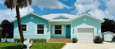 Coastal cottage at Naples Bay