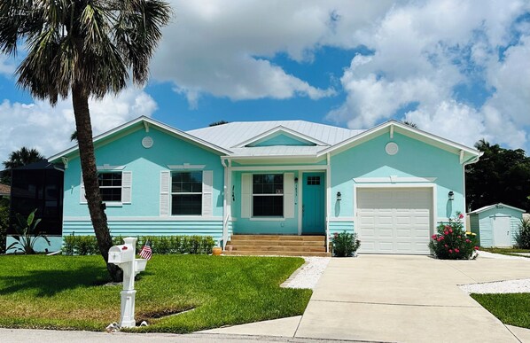 Coastal cottage at Naples Bay