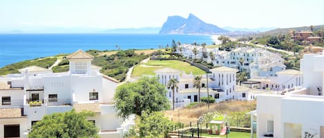 Vistas desde terraza Gibraltar y Africa