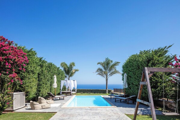 Welcome to Villa Argento! Enjoy the panoramic sea views!
