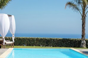 The Villa is very close to Rethymno city and its long sandy beach!