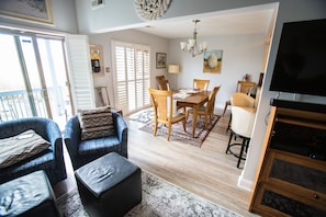 Cozy TV watching, dining and a spacious outdoor deck with dining table