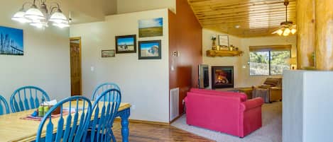Heber-Overgaard Vacation Rental | 2BR | 2BA | 1,400 Sq Ft | Stairs Required