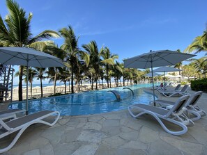 Alberca y Club de Playa con servicio de bar y snack