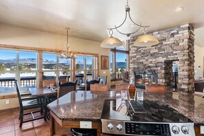 Kitchen and Dining Room w/ Seating For 10+