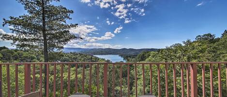 Lake Arrowhead Vacation Rental | 4BR | 3BA | 3,168 Sq Ft | Stairs Required
