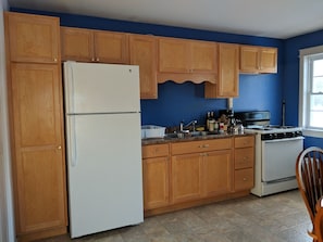 Spacious, fully- equipped kitchen