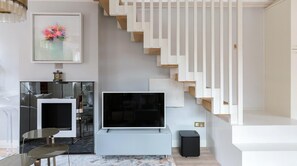 Pocket Full of Pearls – 1 Bedroom Duplex Penthouse (691)