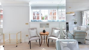 Pocket Full of Pearls – 1 Bedroom Duplex Penthouse (693)