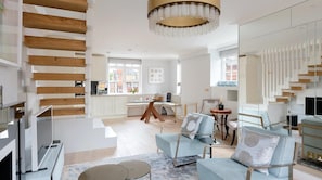 Pocket Full of Pearls – 1 Bedroom Duplex Penthouse (690)