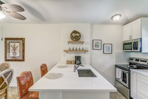 Relax and Enjoy your Morning Coffee or Snack at the Quartz Breakfast Bar 