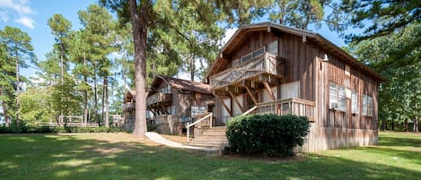 Pet friendly Cabins in the woods