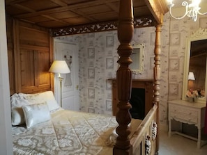 Master bedroom with four poster bed